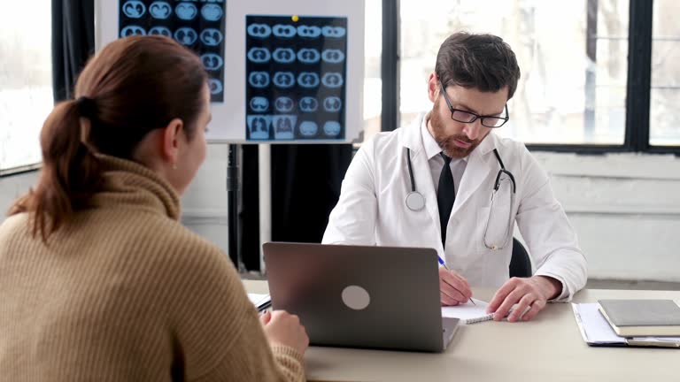 L’hypertension désigne une élévation persistante de la pression dans les artères. En effet, le cœur pompe le sang à travers